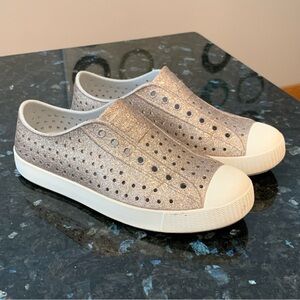 Native shoes youth girls size 4 brown pink sparkle slip ons